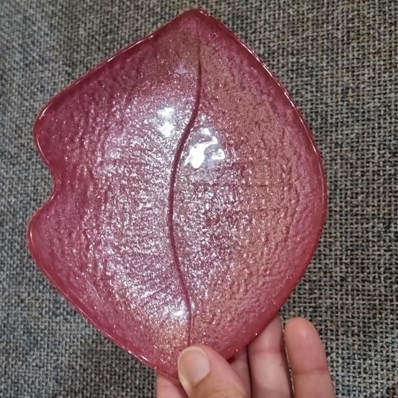 Colorina Handmade Glass Lips Shaped Jewelry Tray (Pick One) - Picture 4 of 9